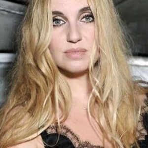 تصویر هنرمند Chloé Mons