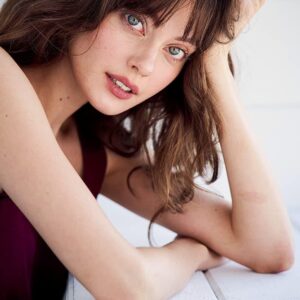 تصویر هنرمند Laura Dennis