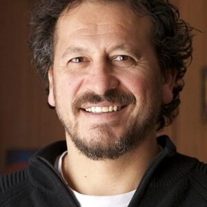 تصویر هنرمند Julian Arahanga