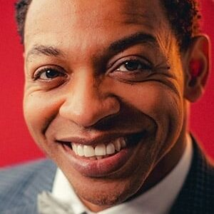 تصویر هنرمند Derrick Baskin