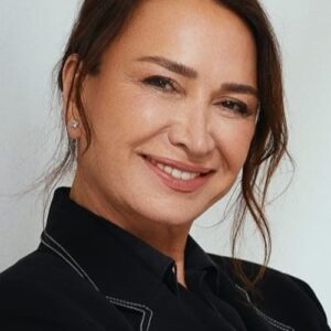 تصویر هنرمند Demet Akbağ