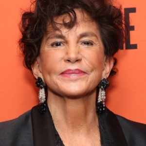 تصویر هنرمند Mercedes Ruehl