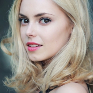 تصویر هنرمند Hannah Tointon