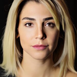 تصویر هنرمند Gökçe Eyüboğlu