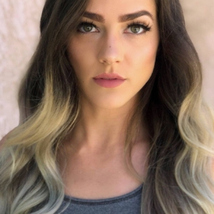 تصویر هنرمند Courtney Akbar