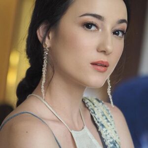 تصویر هنرمند Julie Estelle