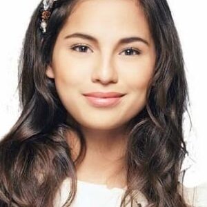 تصویر هنرمند Jasmine Curtis-Smith