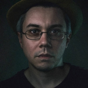 تصویر هنرمند Dean Hurley