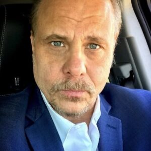 تصویر هنرمند Dennis W. Hall