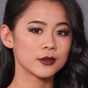 تصویر هنرمند Leah Lewis