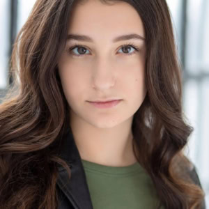 تصویر هنرمند Chloe Camp