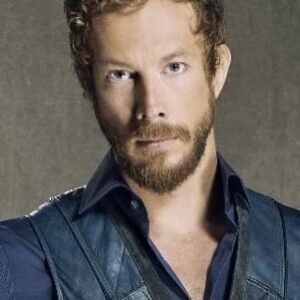 تصویر هنرمند Kristen Holden-Ried