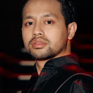 تصویر هنرمند Bukie B. Mansyur