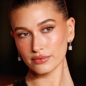 تصویر هنرمند Hailey Bieber