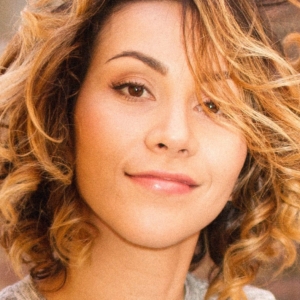 تصویر هنرمند Angie Teodora Dick