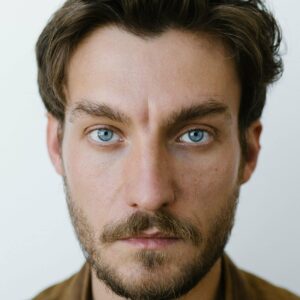 تصویر هنرمند Viktor Mikhailov