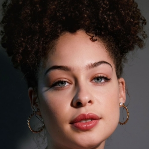 تصویر هنرمند Liz Caribel Sierra