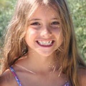 تصویر هنرمند Isabella Poynton