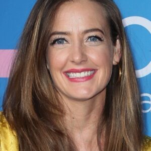 تصویر هنرمند Stephanie Allynne