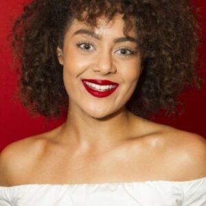 تصویر هنرمند Izuka Hoyle