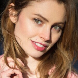 تصویر هنرمند Sarah Winter