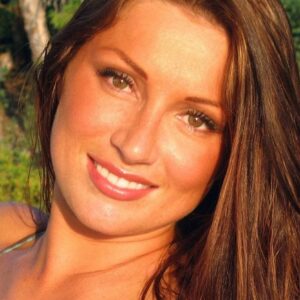 تصویر هنرمند Holly Eglington