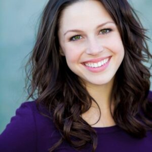 تصویر هنرمند Kaitlin Riley