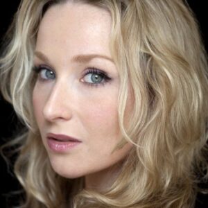 تصویر هنرمند Amy Beth Hayes