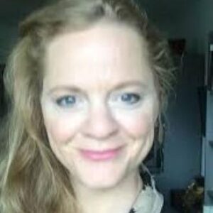 تصویر هنرمند Cser Kinga