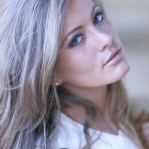 تصویر هنرمند Holly Weber