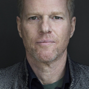 تصویر هنرمند Noah Emmerich