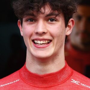 تصویر هنرمند Oliver Bearman