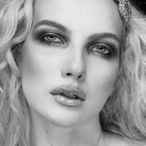 تصویر هنرمند Holly Anne Frink