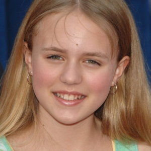 تصویر هنرمند Courtney Taylor Burness