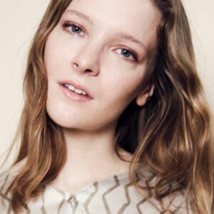 تصویر هنرمند Morfydd Clark