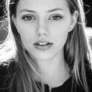 تصویر هنرمند Grace Van Dien