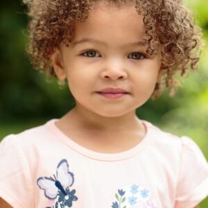 تصویر هنرمند Alexandra Mary Reimer