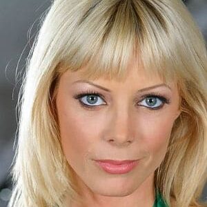 تصویر هنرمند Holly Sampson