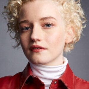 تصویر هنرمند Julia Garner