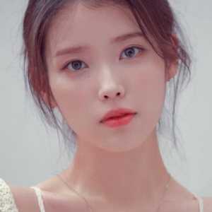 تصویر هنرمند IU