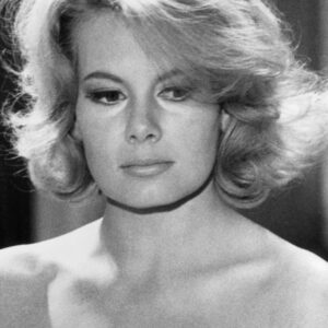 تصویر هنرمند Molly Peters