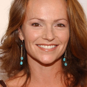 تصویر هنرمند Clare Carey