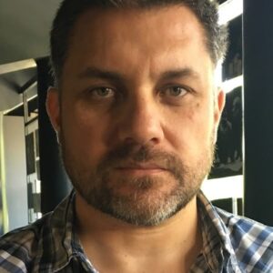 تصویر هنرمند Guillermo Calderón