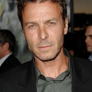 تصویر هنرمند Andrew Douglas