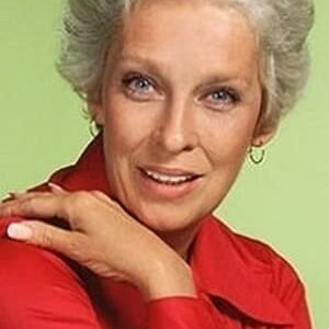 تصویر هنرمند Julianna McCarthy