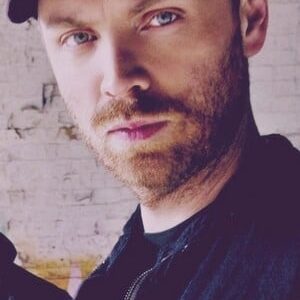 تصویر هنرمند Jon Buckland