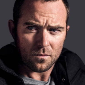 تصویر هنرمند Sullivan Stapleton