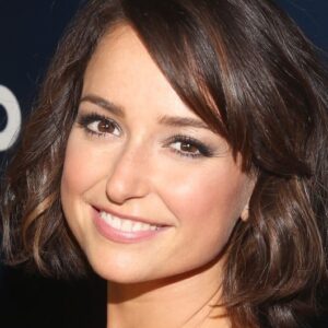تصویر هنرمند Milana Vayntrub