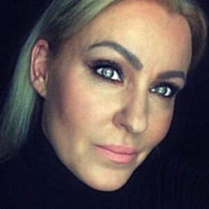 تصویر هنرمند Julie Nicholson