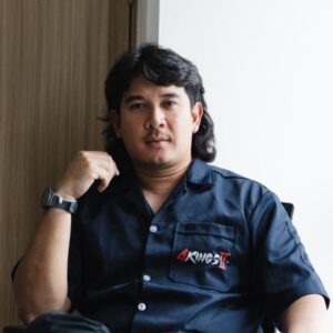 تصویر هنرمند Puttipong Nakthong